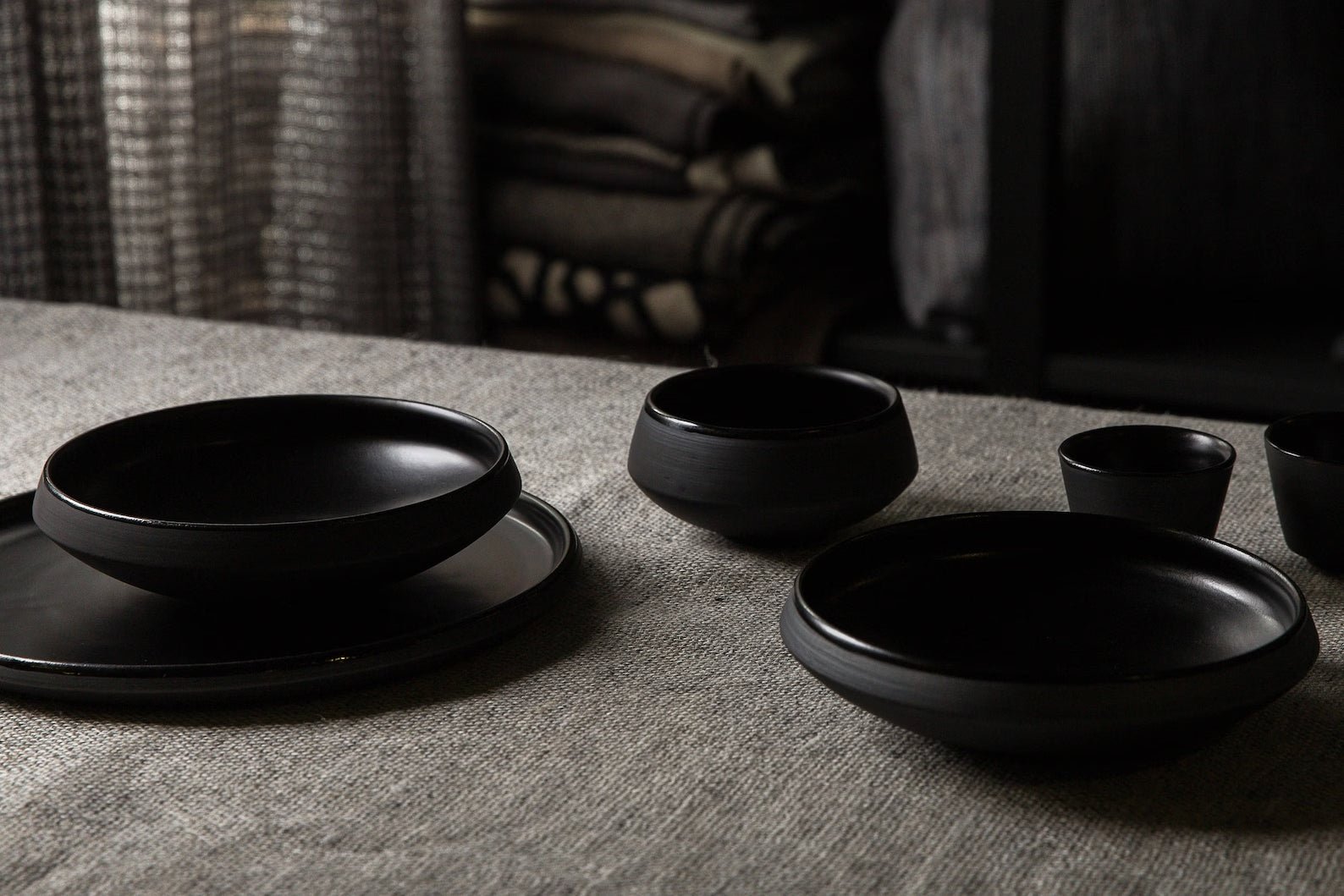 Handmade Large Matte Black Pasta & Ramen Bowl – 1.1 L Stoneware Serving Bowl - Image 4
